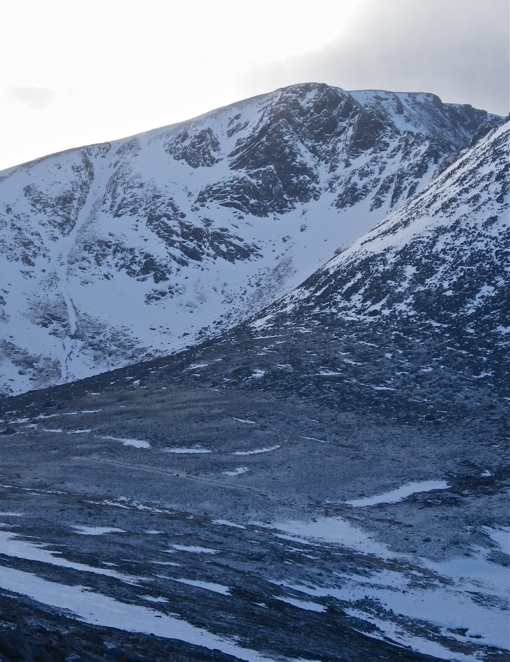 Bolt hard snow fields below Fiacaill Buttress