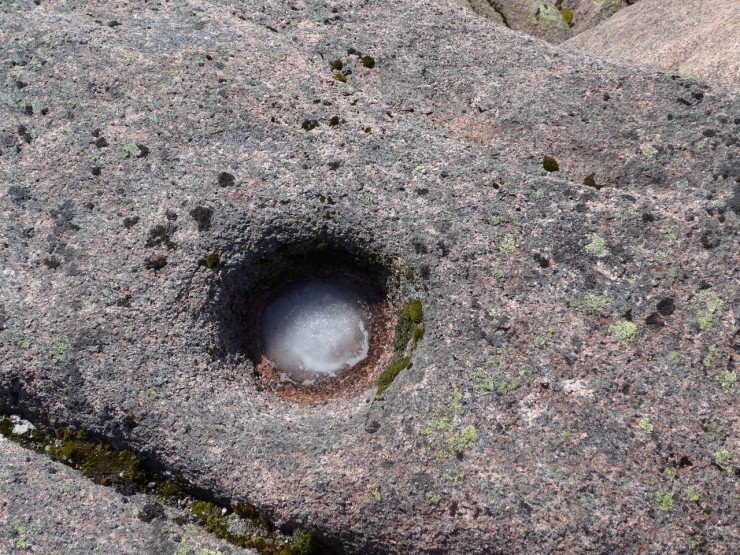 Solution pocket in the granite block on Cairngorm