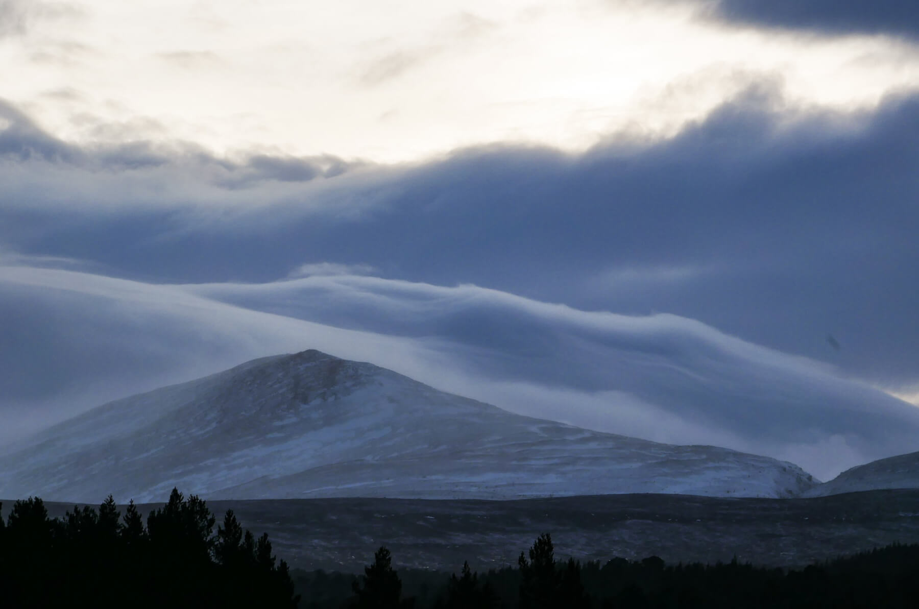 Cloud flowing down over the flanks of Creag Leith-choin. The Chalamain Gap visible on the far right of the image.