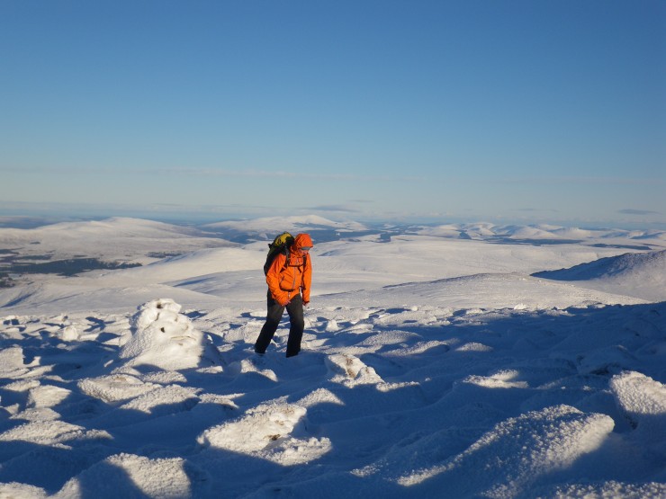 light winds and heading towards the summit of Cairngorm