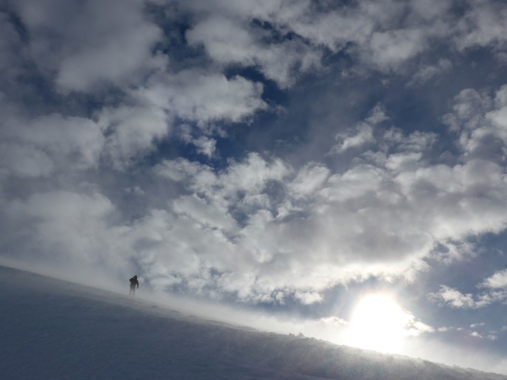 Drifting snow on the Fiachail ridge