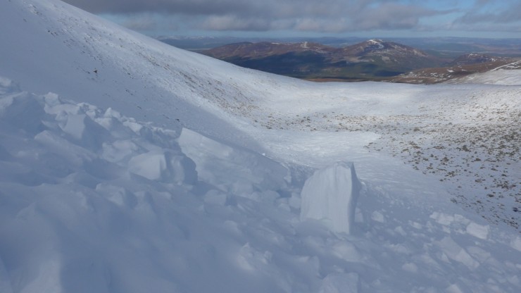 Large avalanche size 4 (could bury a locomotive) Coire Lochain - occurred sometime on 16t feb